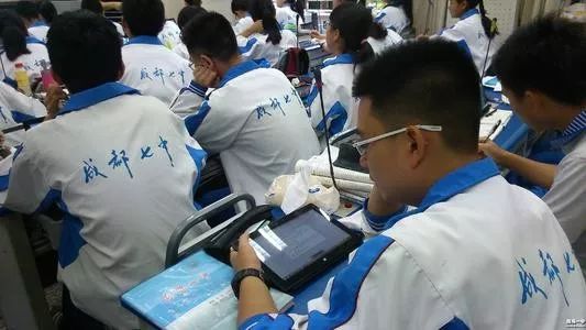 府东社区召开老年协会年终总结会_beat365官网(图1) beat365官网